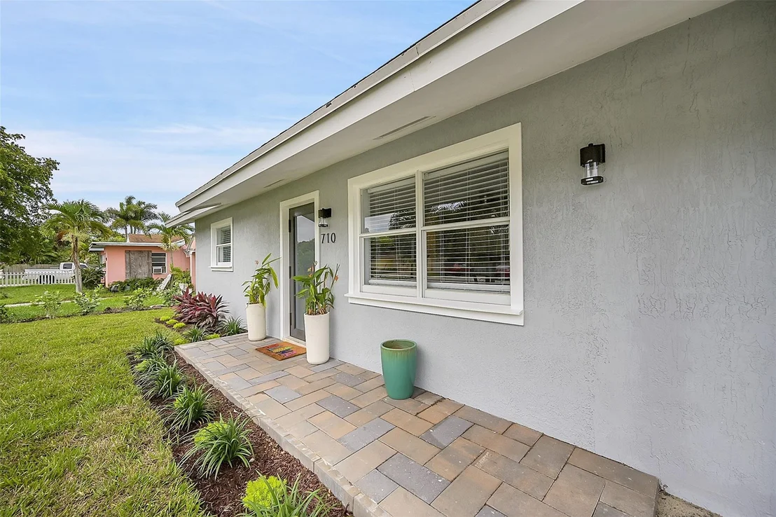 Photo of 710 SE 3rd Avenue