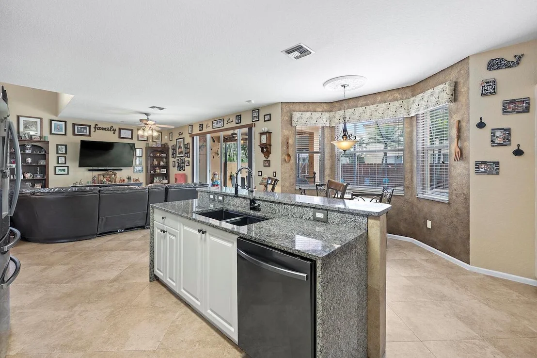 Photo of 6089 Oak Bluff Way