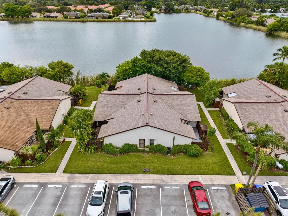 Photo of Unit B at 3402 WATERVIEW Circle
