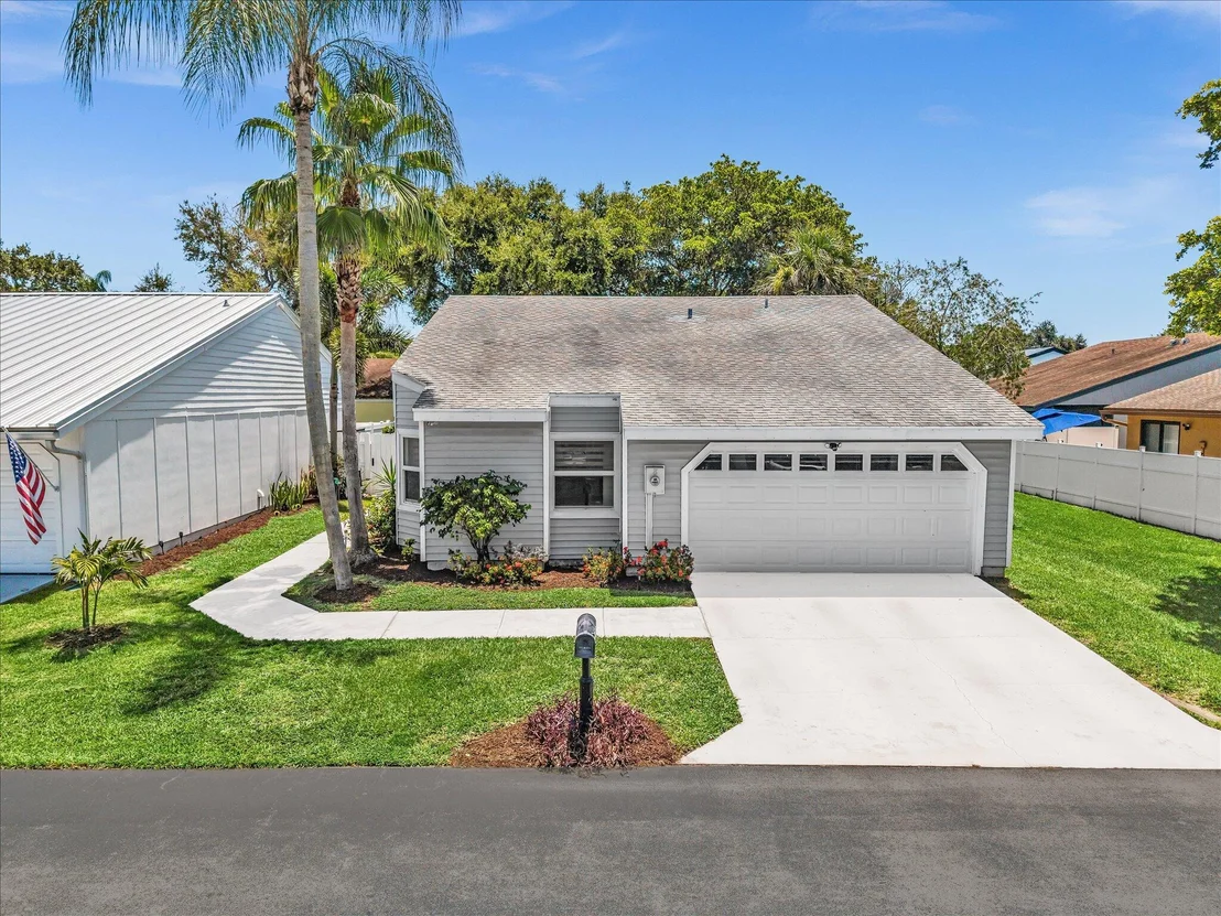 Photo of 8 Hawthorne Lane