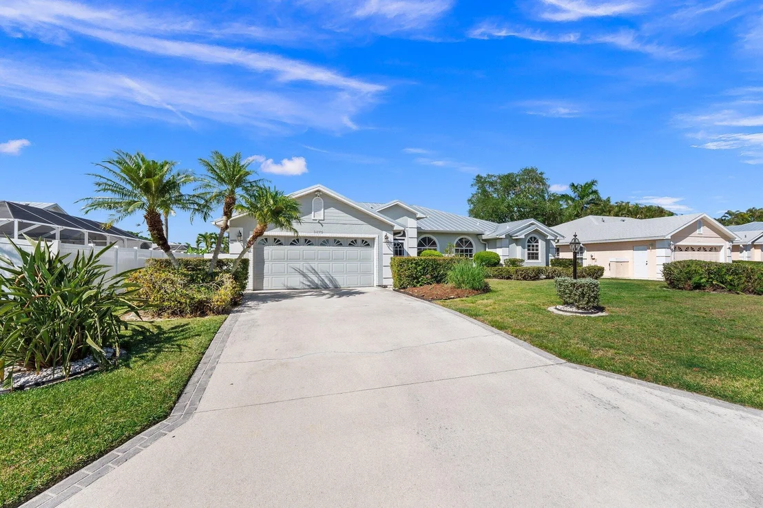 Photo of 6875 Bronte Circle