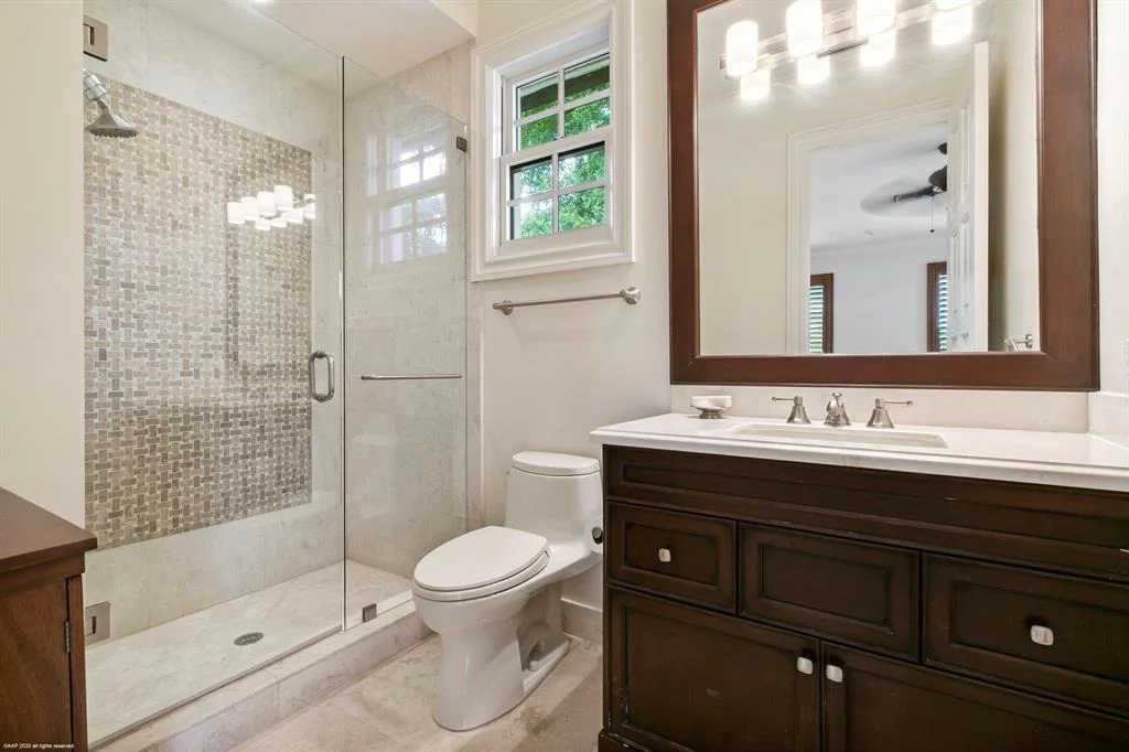 Photo of 701 NE Broadview Drive