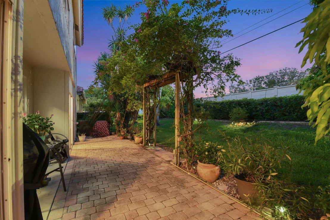 Photo of 5565 American Circle