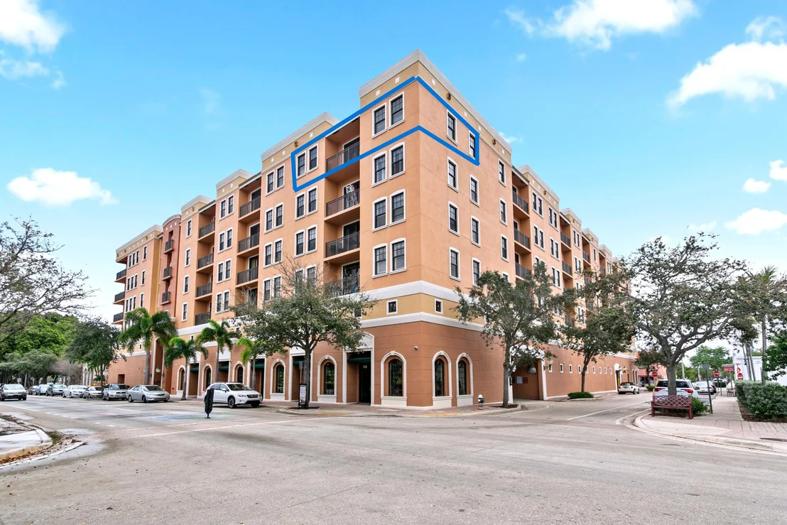 Photo of Unit 607 at 511 Lucerne Avenue