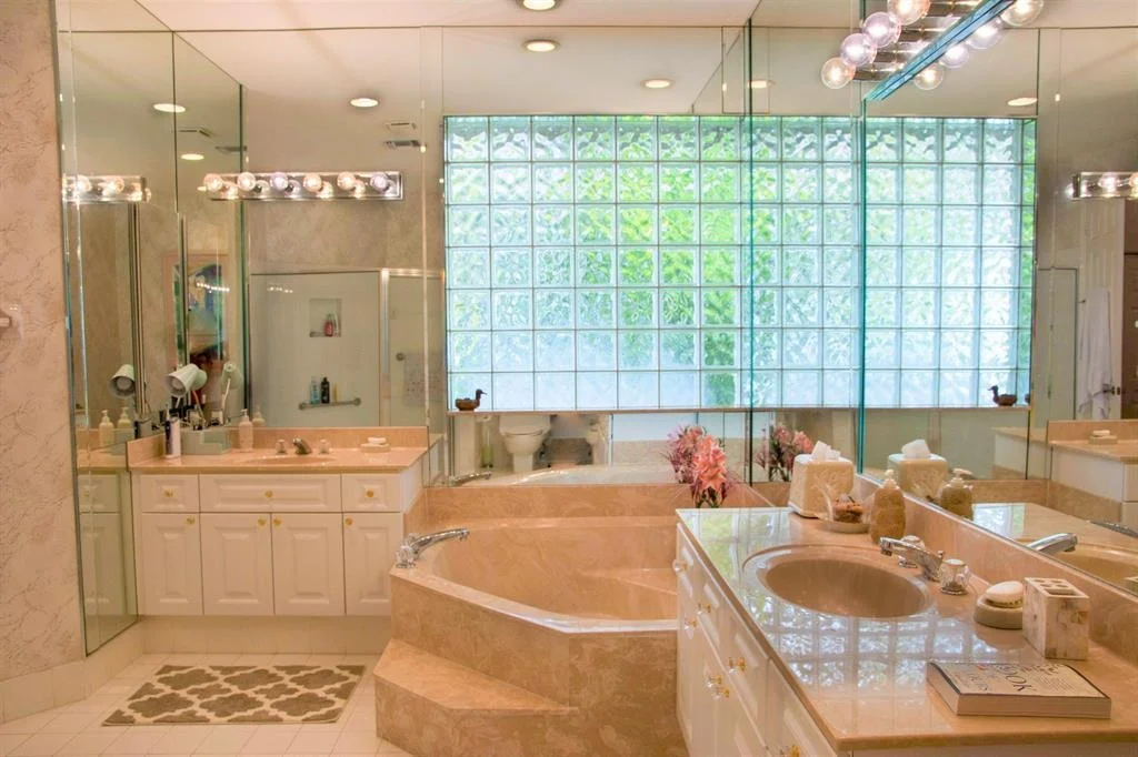 Photo of 7602 La Corniche Circle