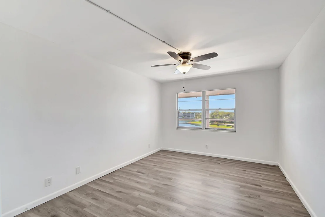 Photo of 4015 Cornwall A