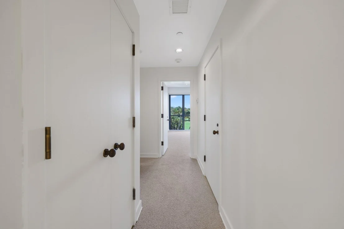 Photo of Unit S32 at 2 N Breakers Row