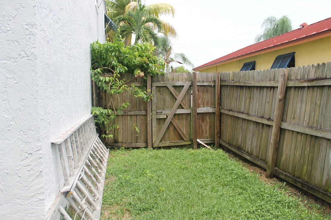 Photo of 945 NW Le Grace Circle