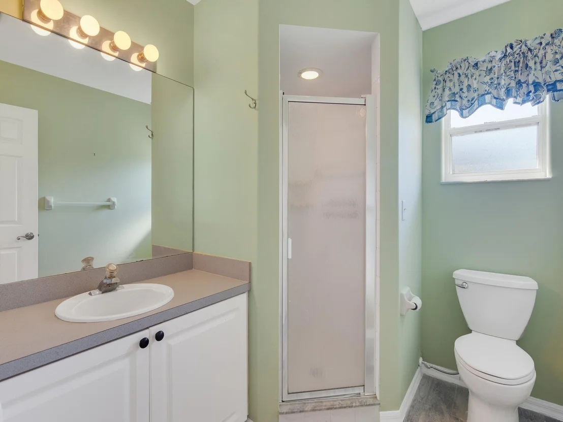 Photo of 825 Landsdowne Drive