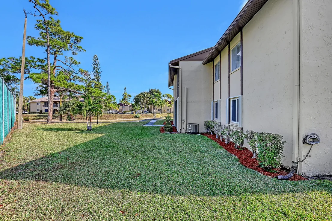 Photo of Unit D2 at 337 Pine Ridge Circle