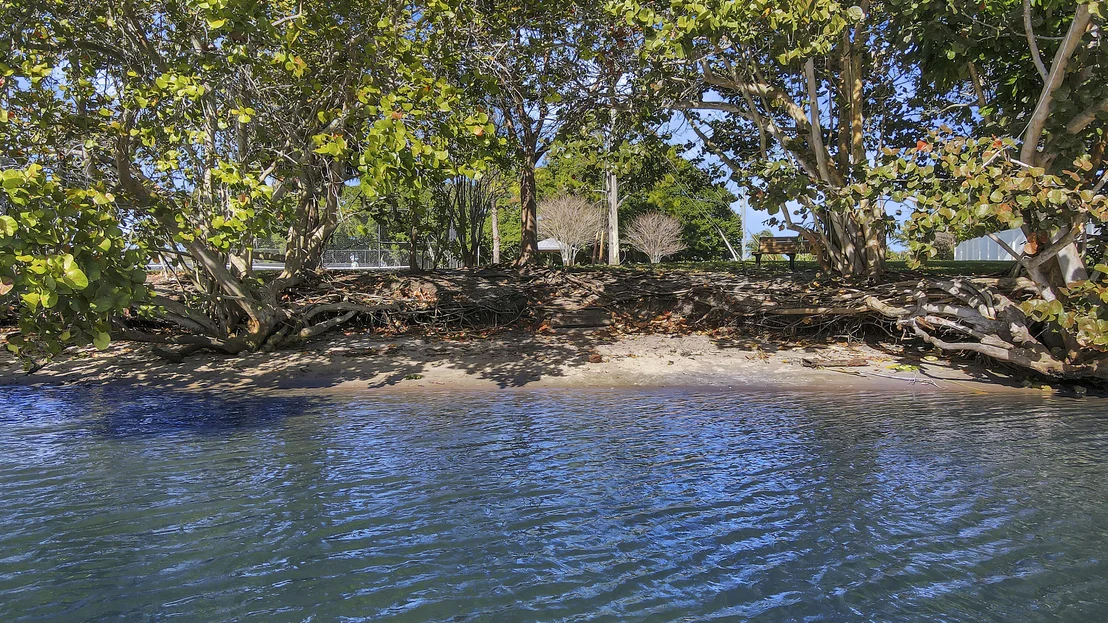Photo of 424 Ebbtide Drive