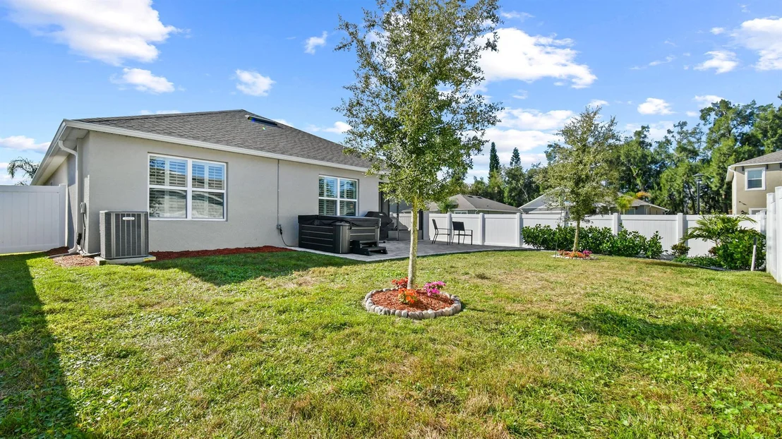 Photo of 1402 Winter Gray Circle