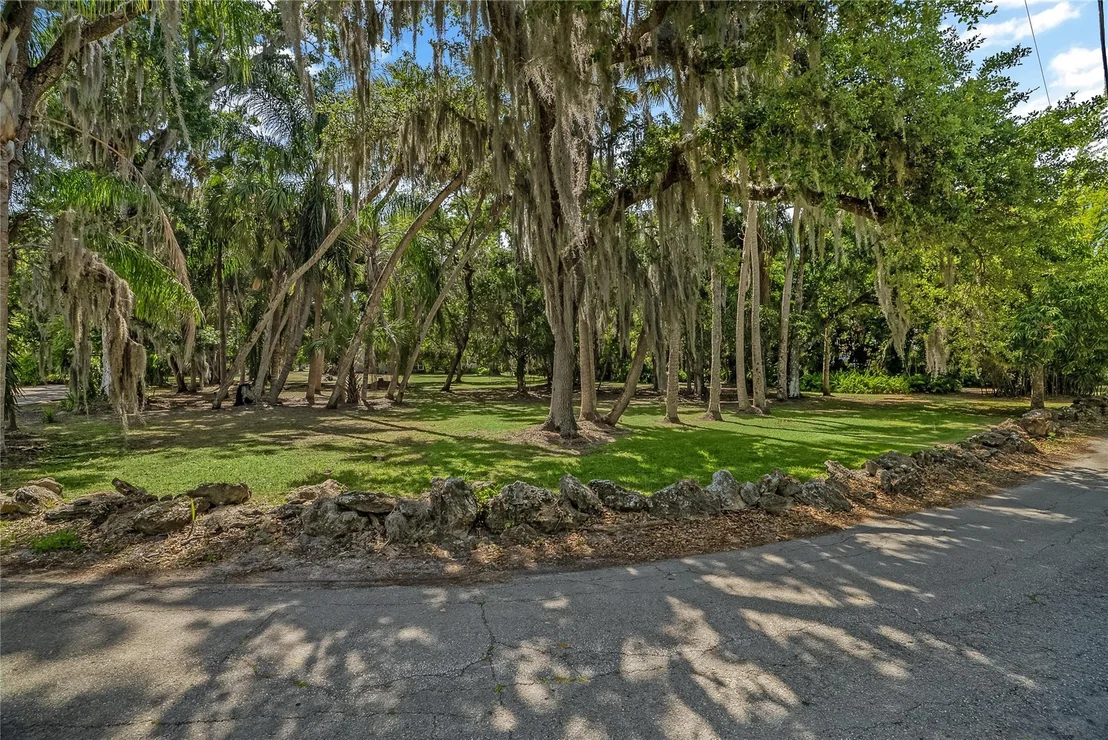 Photo of 4935 11th Lane