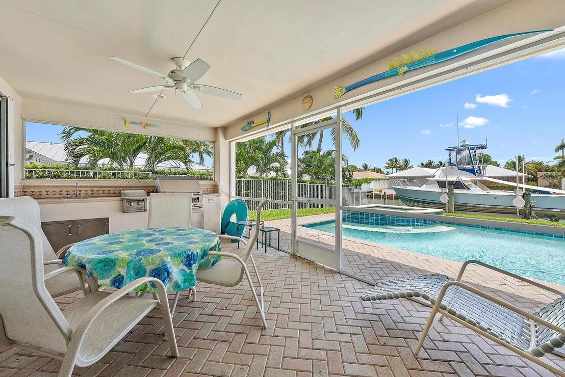 Photo of 925 Dolphin Drive