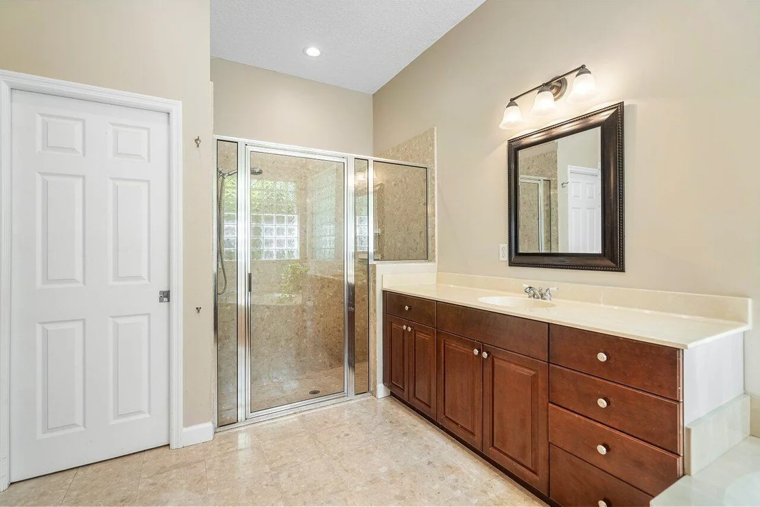 Photo of 18730 SE Lakeside Way
