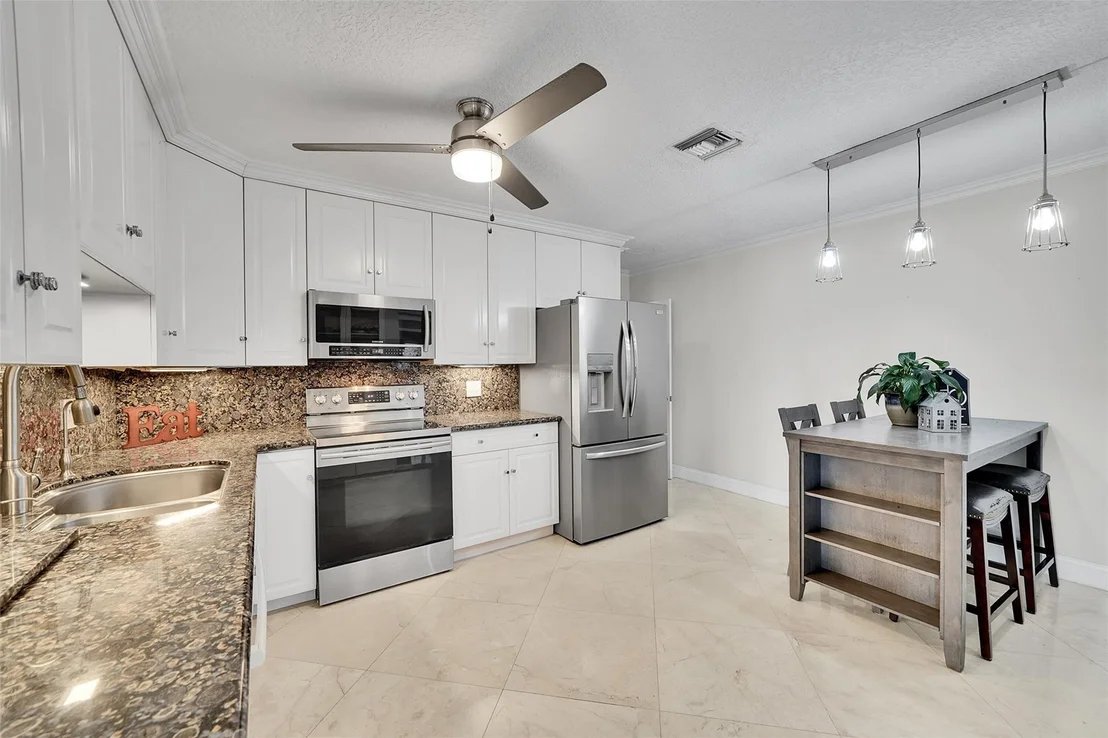 Photo of 340 SE 5th Avenue