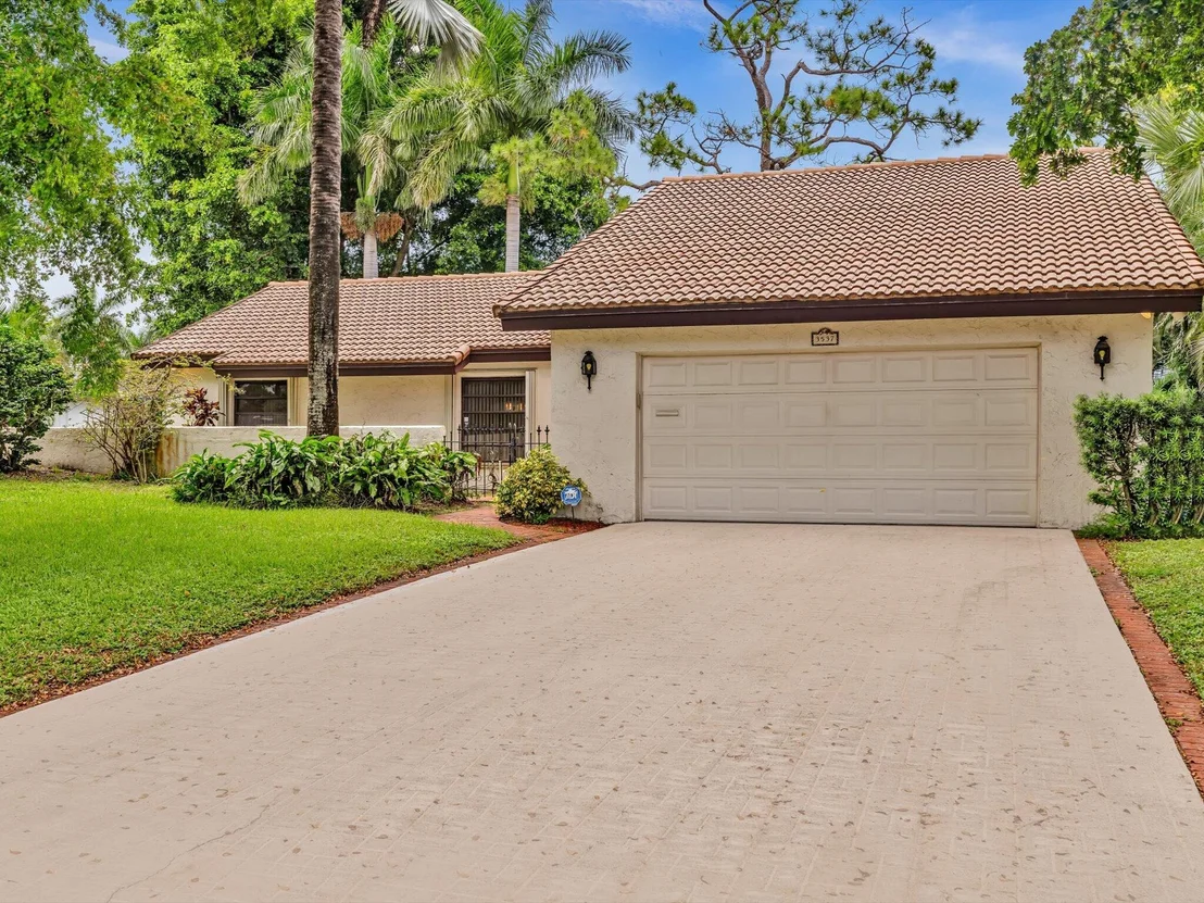 Photo of 3537 Lakeview Drive