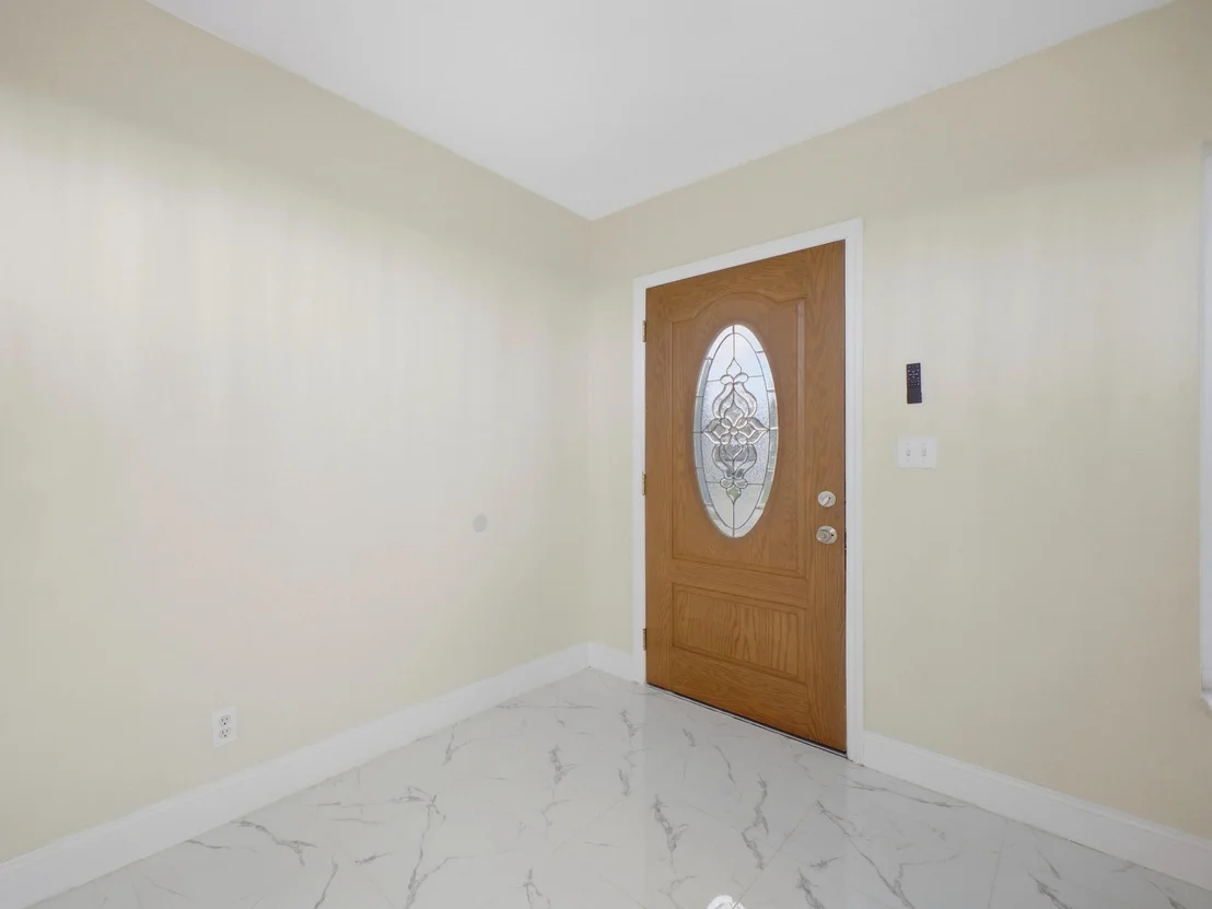 Photo of 1421 Crest Drive
