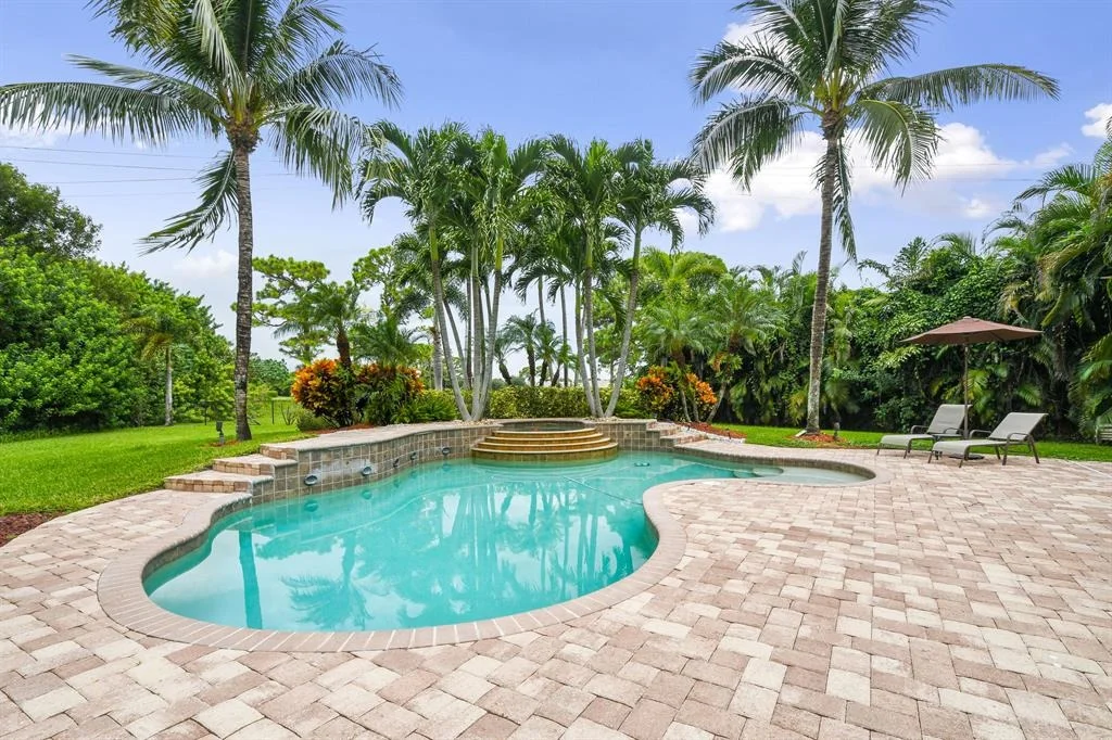 Photo of 352 Kingfisher Drive