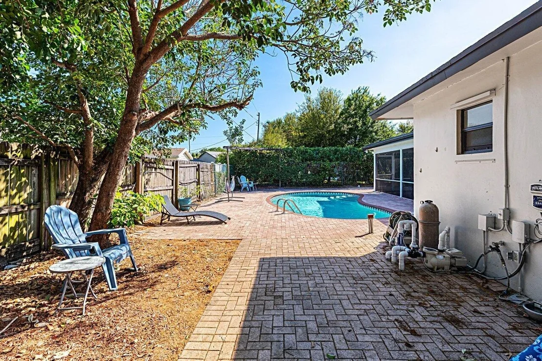 Photo of 641 West Drive