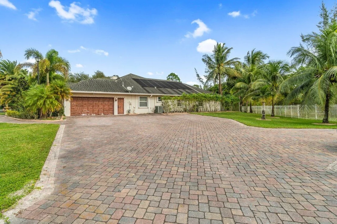 Photo of 7260 Grapeview Boulevard