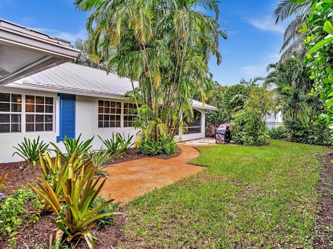 Photo of 3204 Lakeview Drive