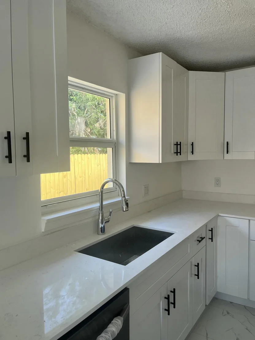 Photo of 2747 Summit Boulevard