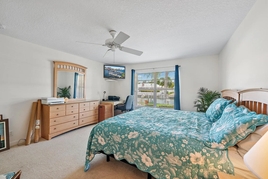 Photo of 925 Dolphin Drive