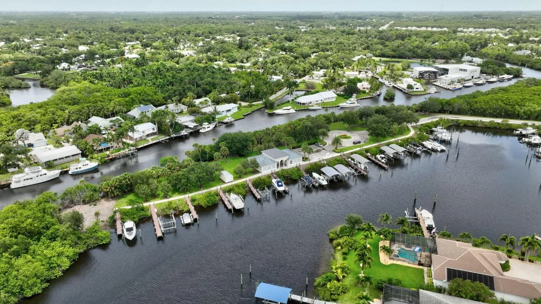 Photo of 699 SW River Bend Circle