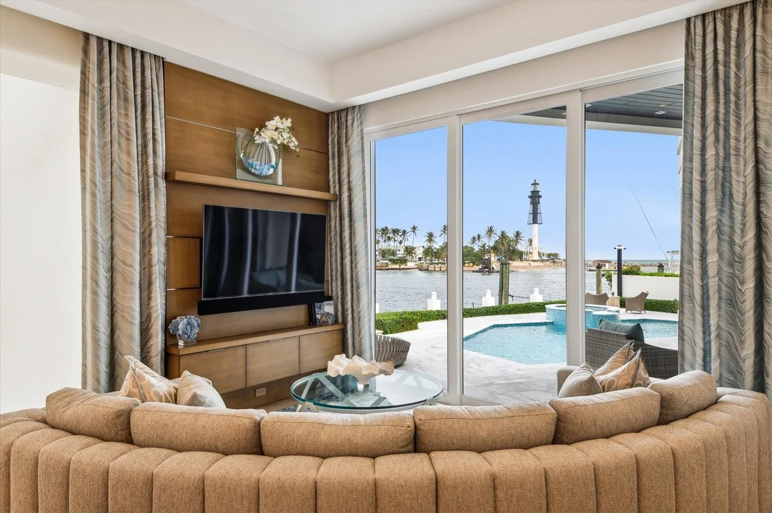Photo of 2400 Bay Drive