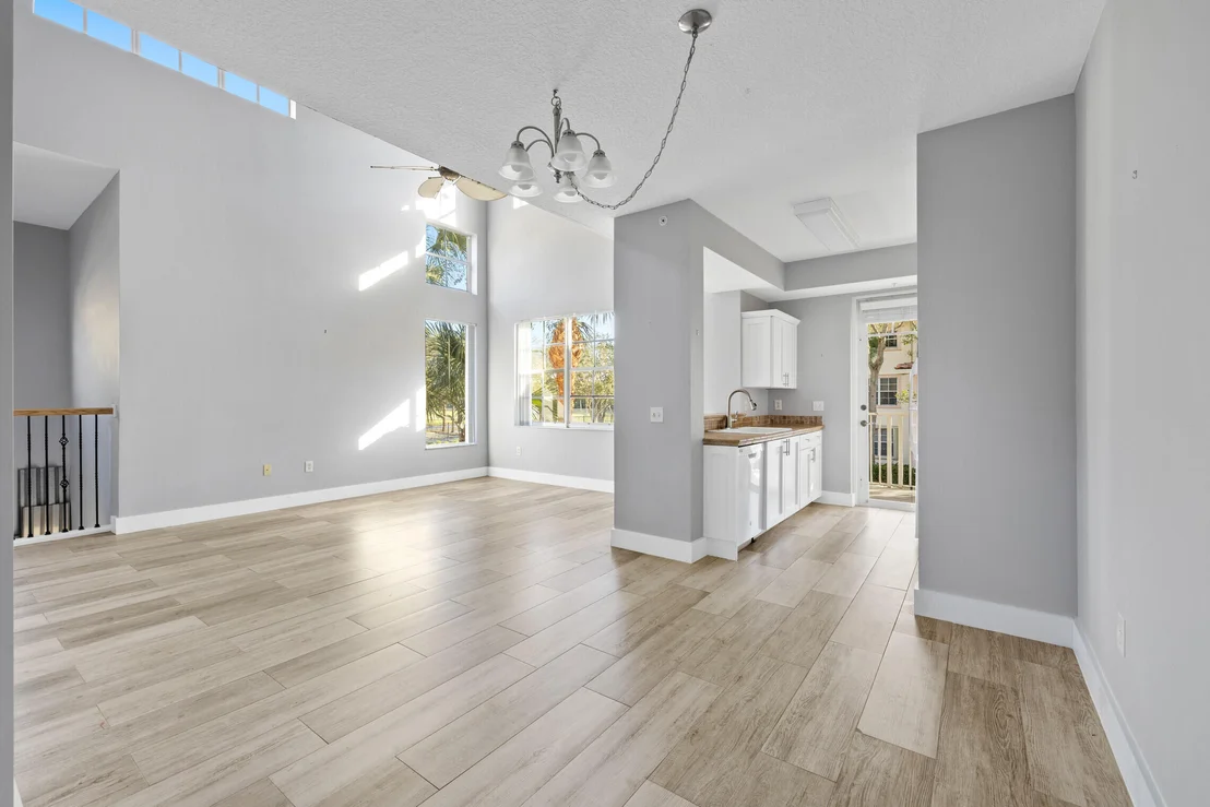 Photo of Unit 21 at 1116 University Boulevard
