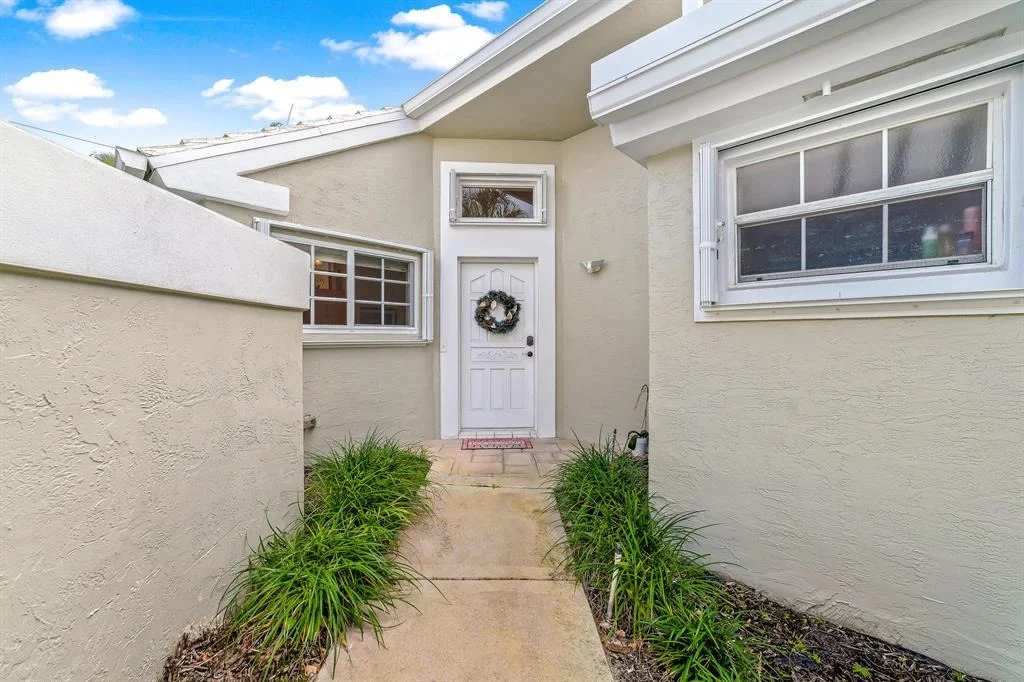 Photo of 930 Dickens Place