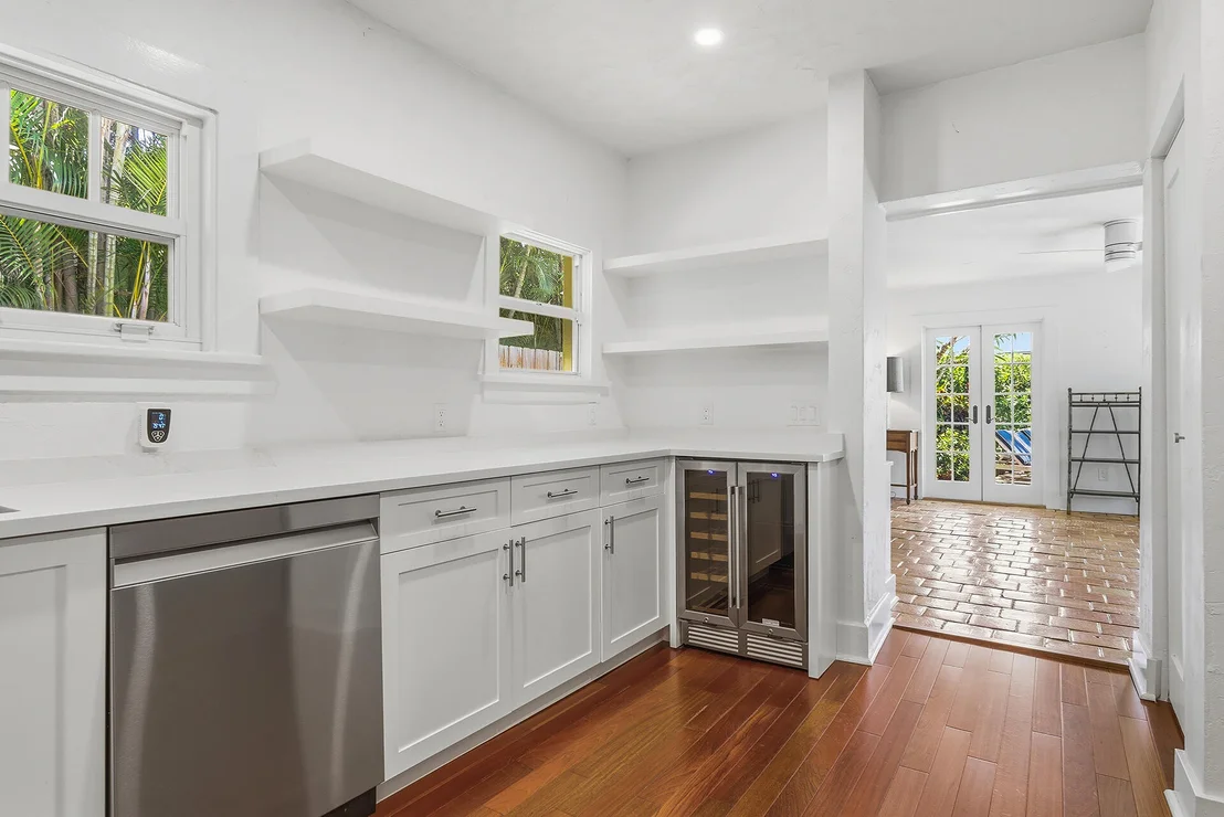 Photo of 810 Avon Road