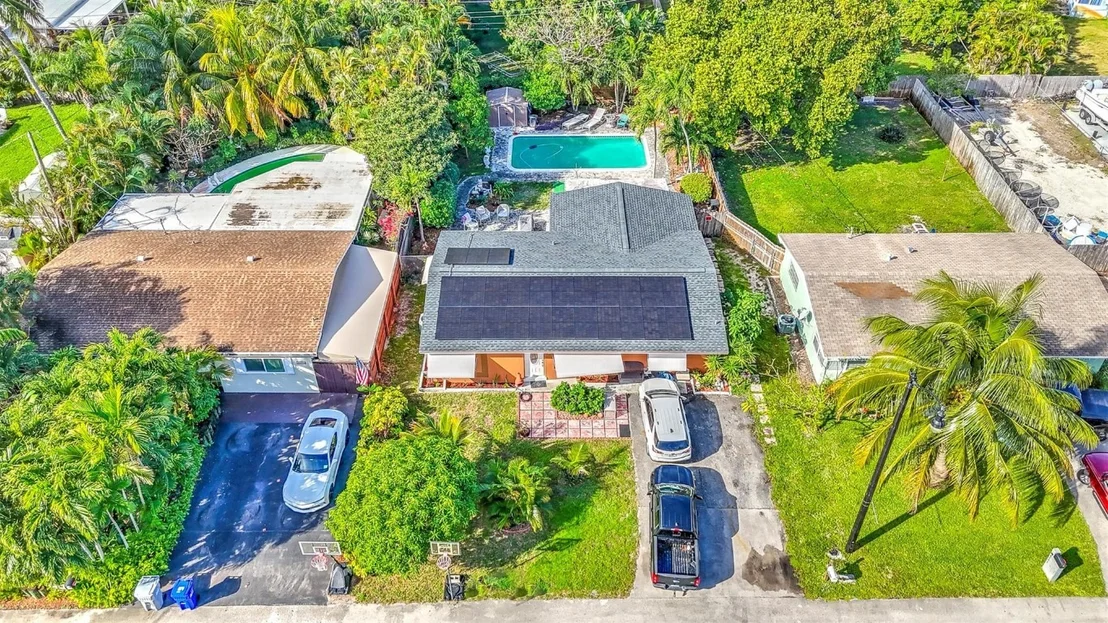 Photo of 4271 NE 11th Terrace