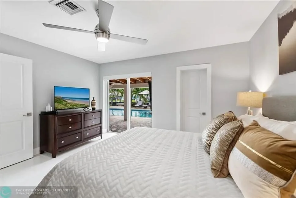 Photo of 951 SE 9th Avenue