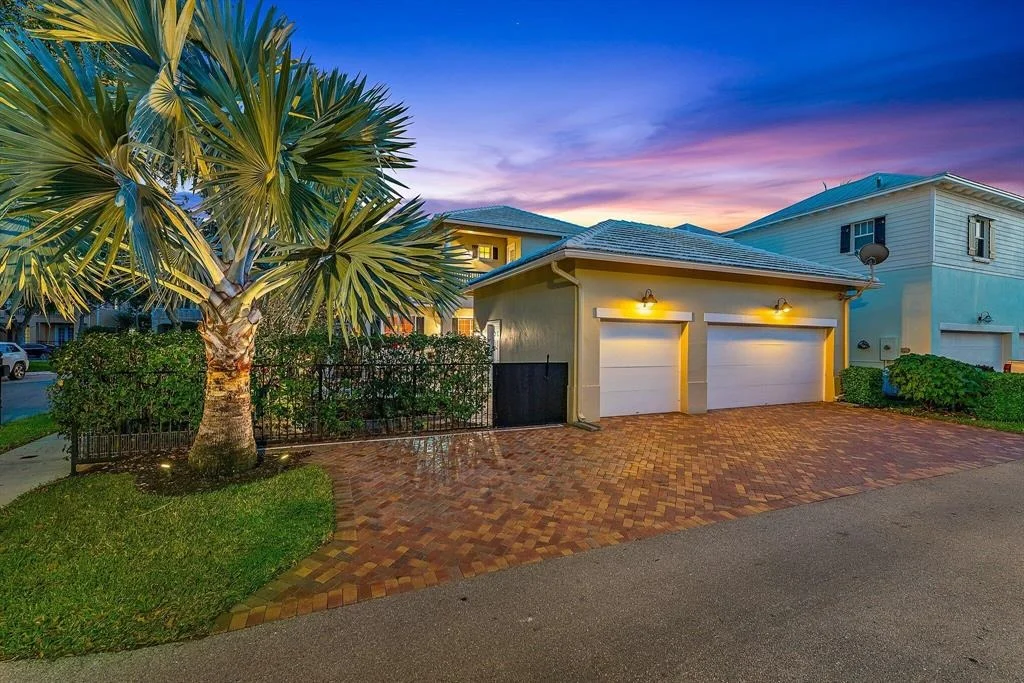 Photo of 231 W Bay Cedar Circle