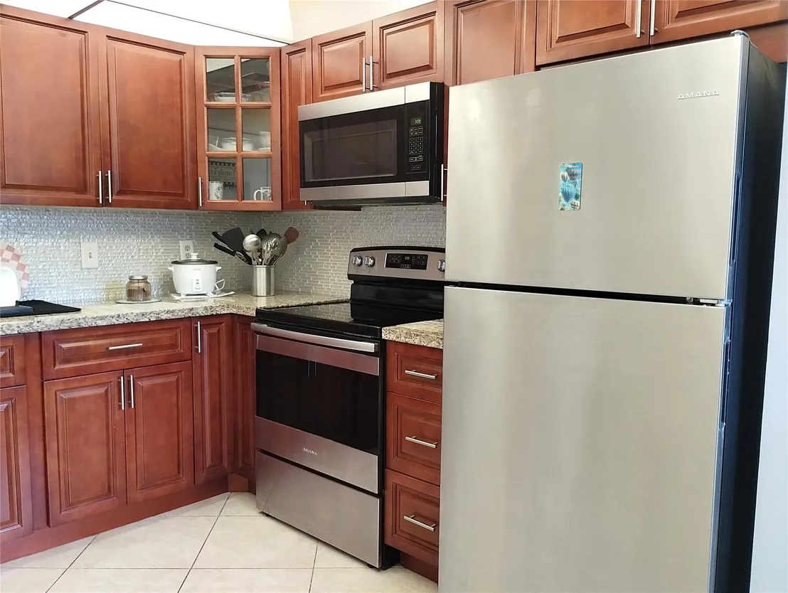 Photo of Unit H3 at 1905 Bermuda Circle