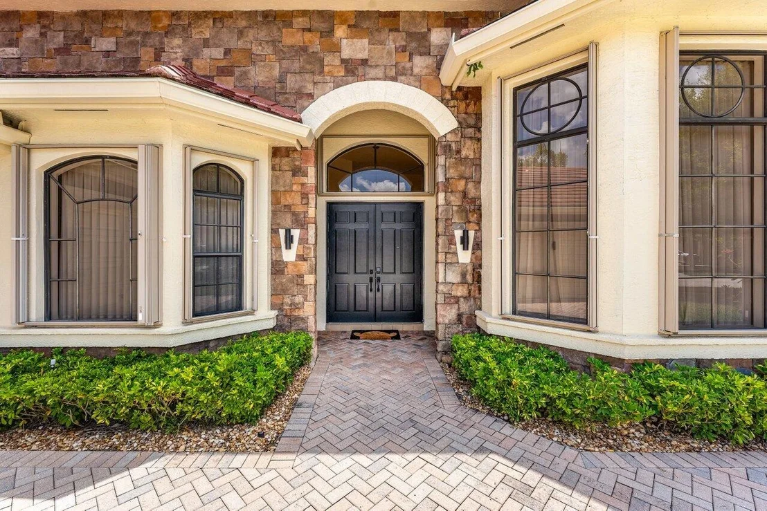 Photo of 3592 Collonade Drive