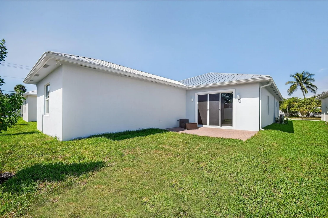 Photo of 607 N Loxahatchee Drive
