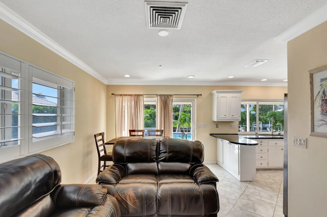 Photo of 850 Holly Lane