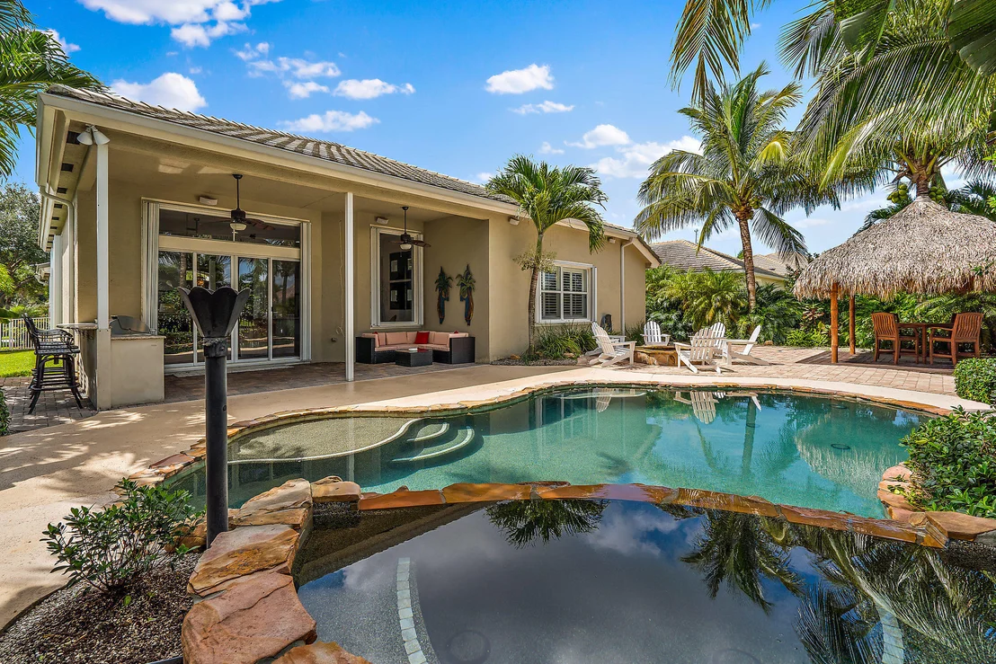 Photo of 563 SW Lost River Road