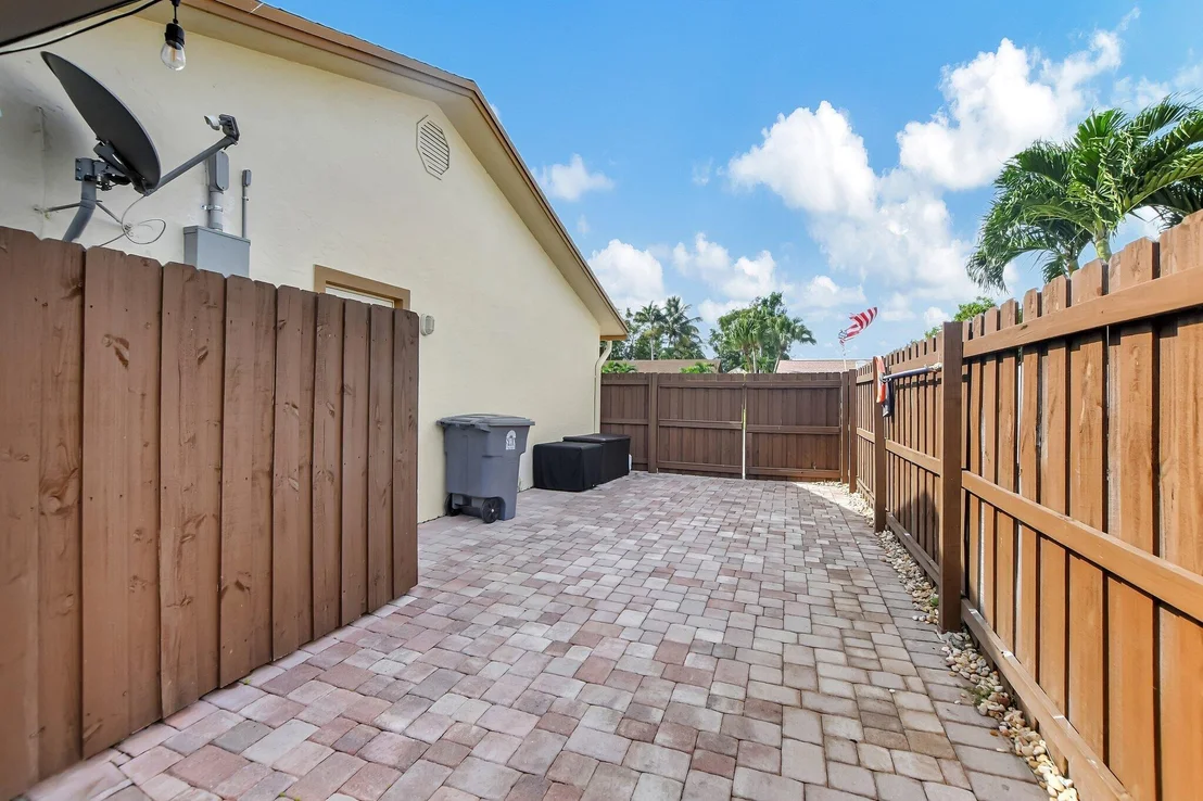 Photo of 19281 Carolina Circle