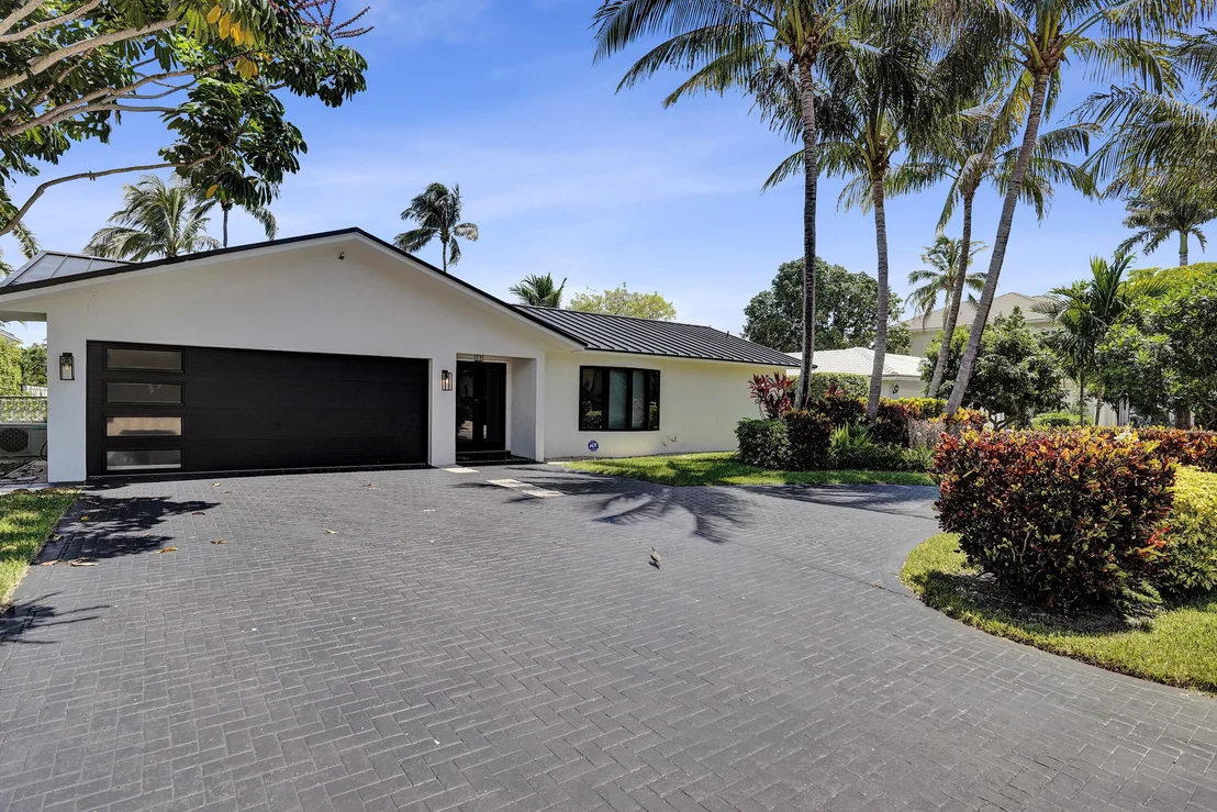 Photo of 933 Banyan Drive