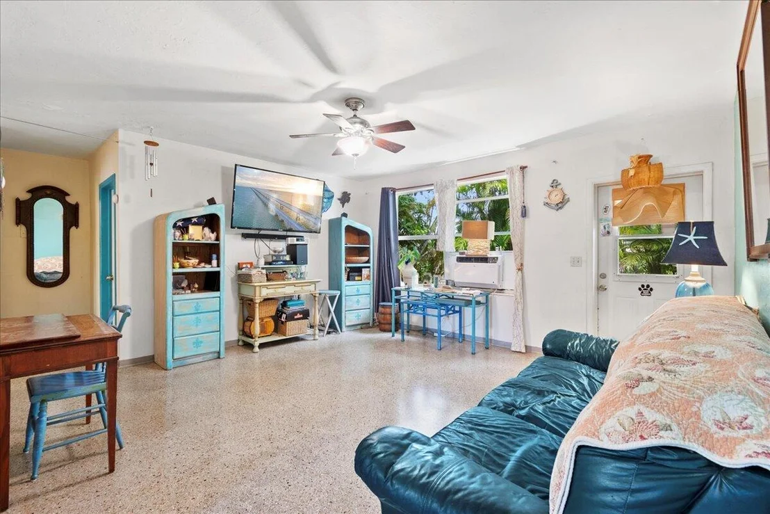 Photo of 1402 S Seacrest Boulevard