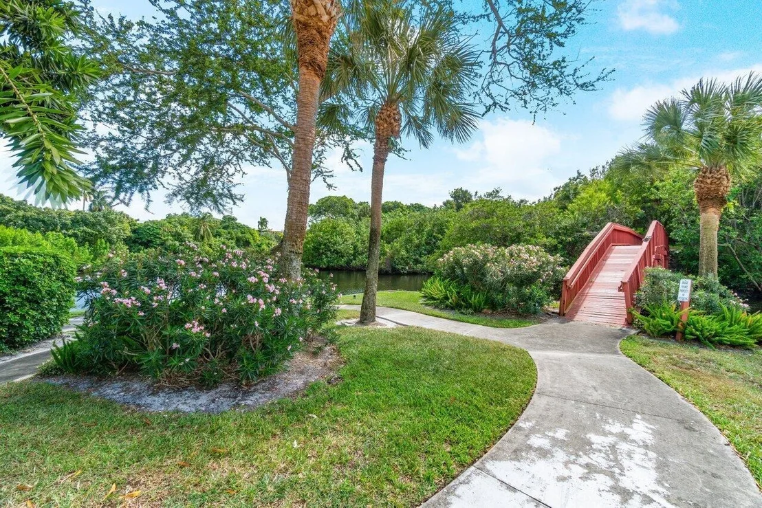 Photo of 881 Elderberry Way