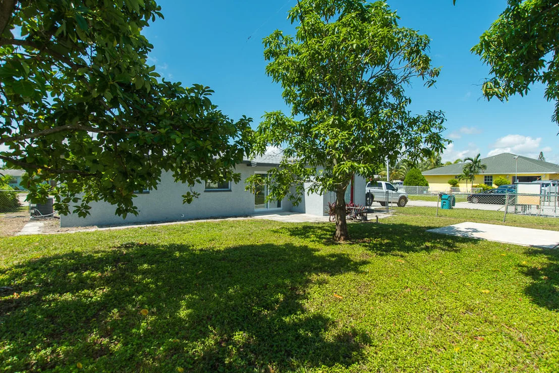 Photo of 2590 N Seacrest Boulevard
