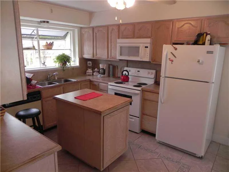 Photo of 1201 Hibiscus Avenue
