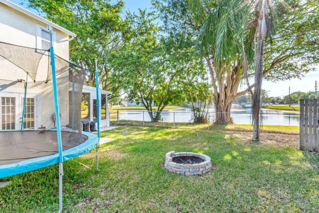 Photo of 4656 Lakeside Circle