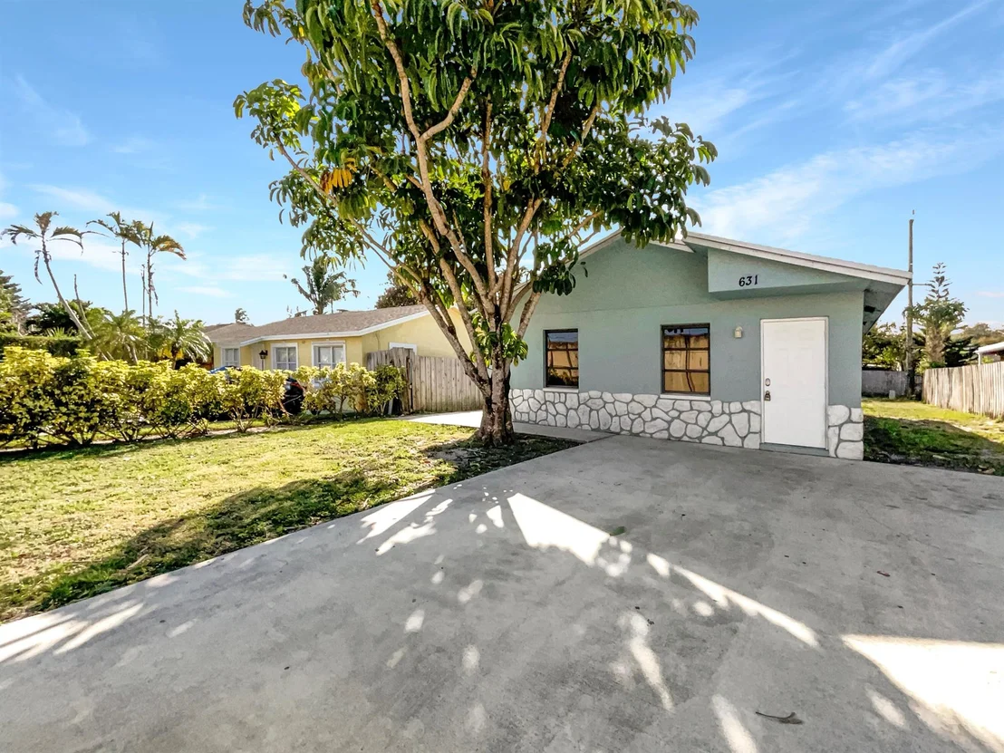 Photo of 631 Alpine Avenue