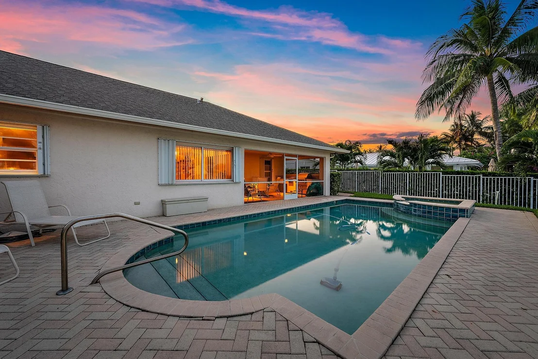 Photo of 925 Dolphin Drive